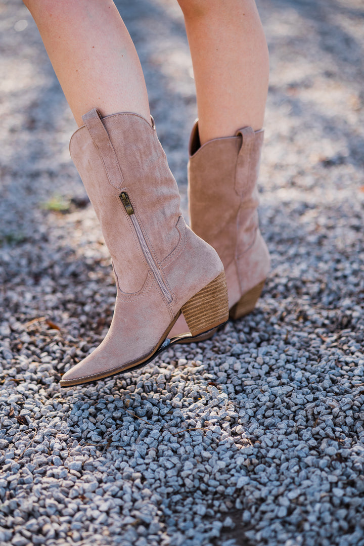 Downtown Walk Boots - Middle West Apparel