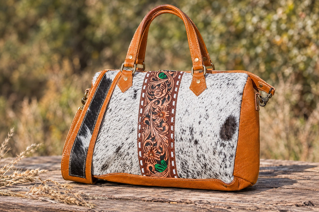 Prairie Beads shoulder bag on a wood table outdoors